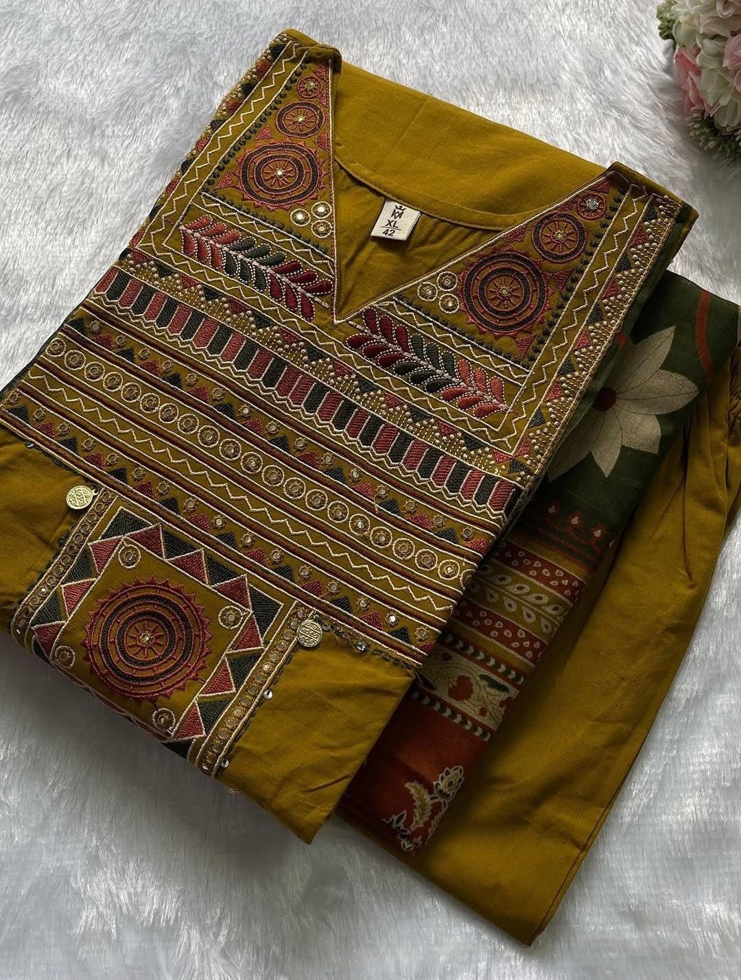 Label Tanuja-CLASSY straight OUTFIT