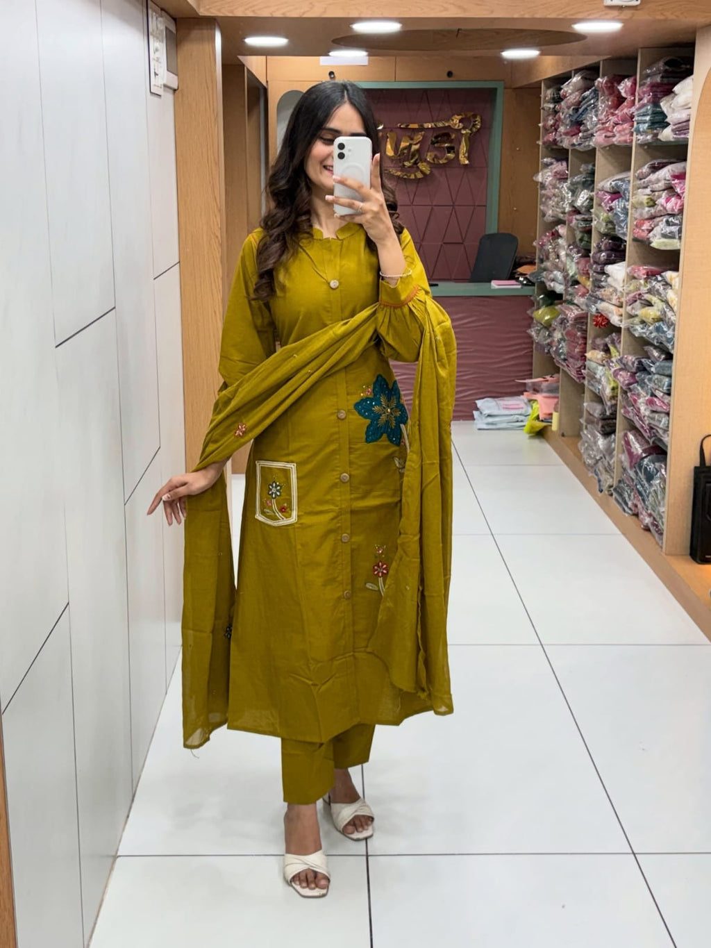 Label Tanuja-KURTA PENT WITH DUPATTA SUIT SET