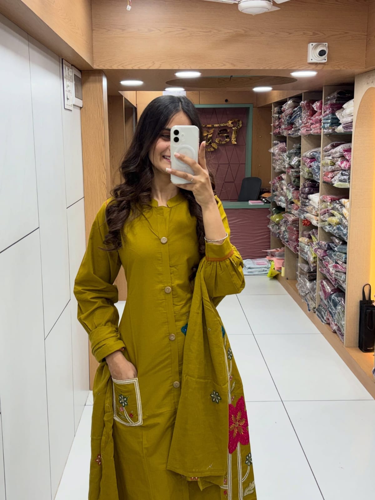 Label Tanuja-KURTA PENT WITH DUPATTA SUIT SET