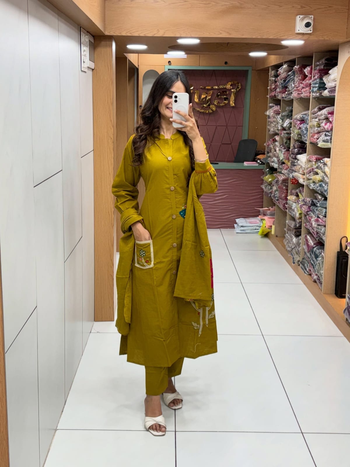 Label Tanuja-KURTA PENT WITH DUPATTA SUIT SET