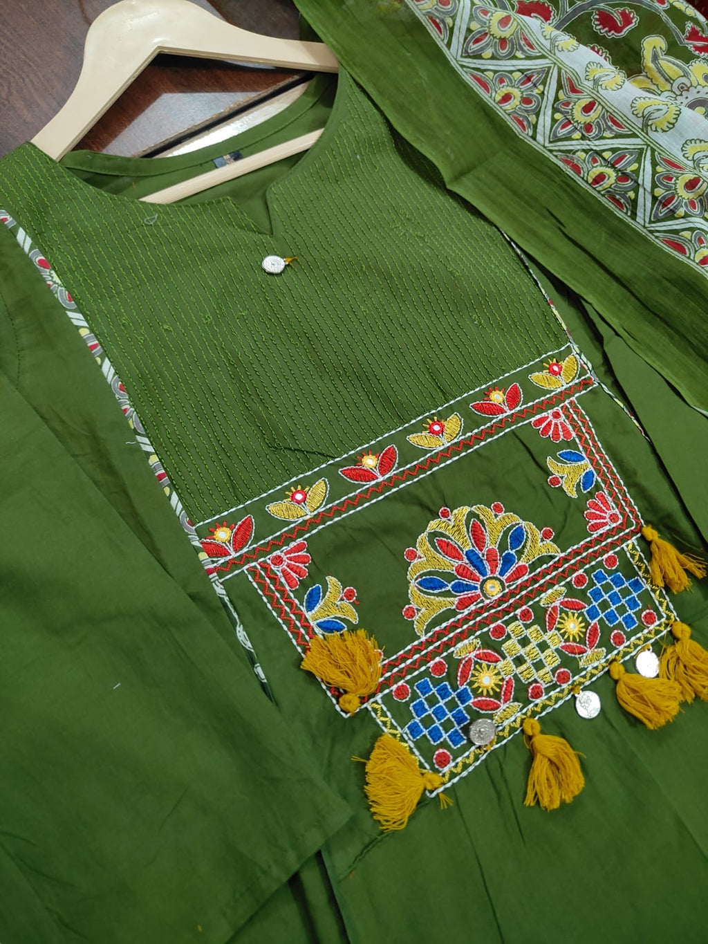 Label Tanuja-kurti Paired up with pant and full printed dupatta