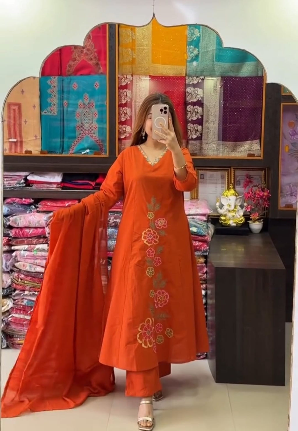 Label Tanuja-kurti Paired up with pant and full dupatta