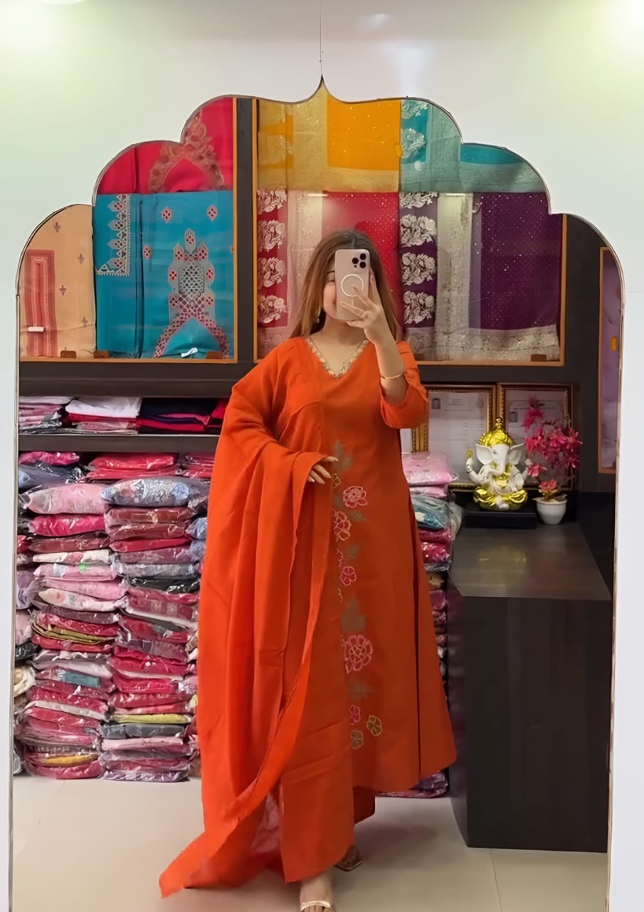 Label Tanuja-kurti Paired up with pant and full dupatta
