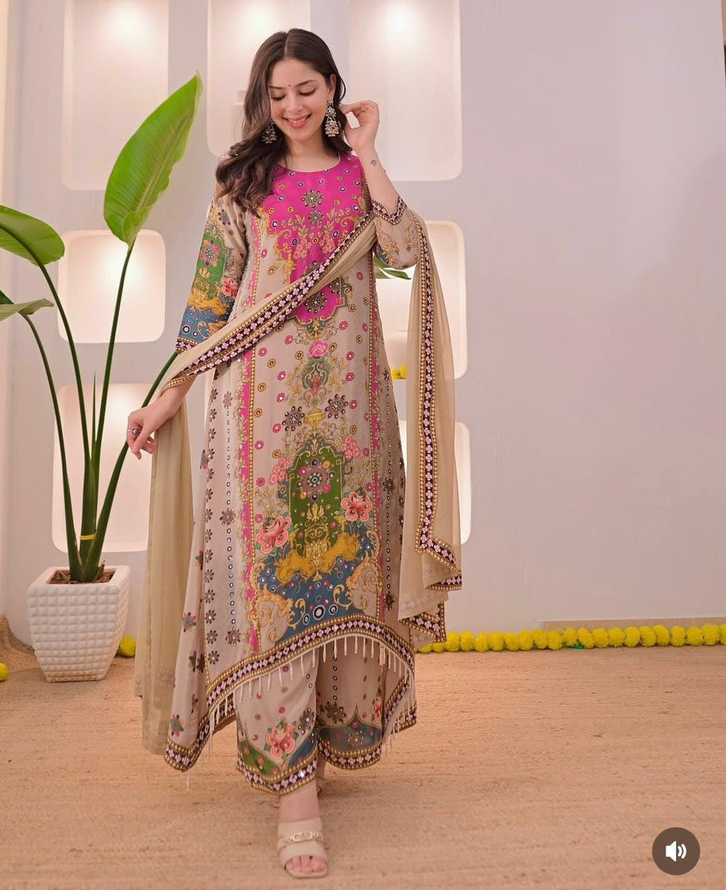 Label Tanuja-NOORI ANARKALI ROUND PLAZA SET
