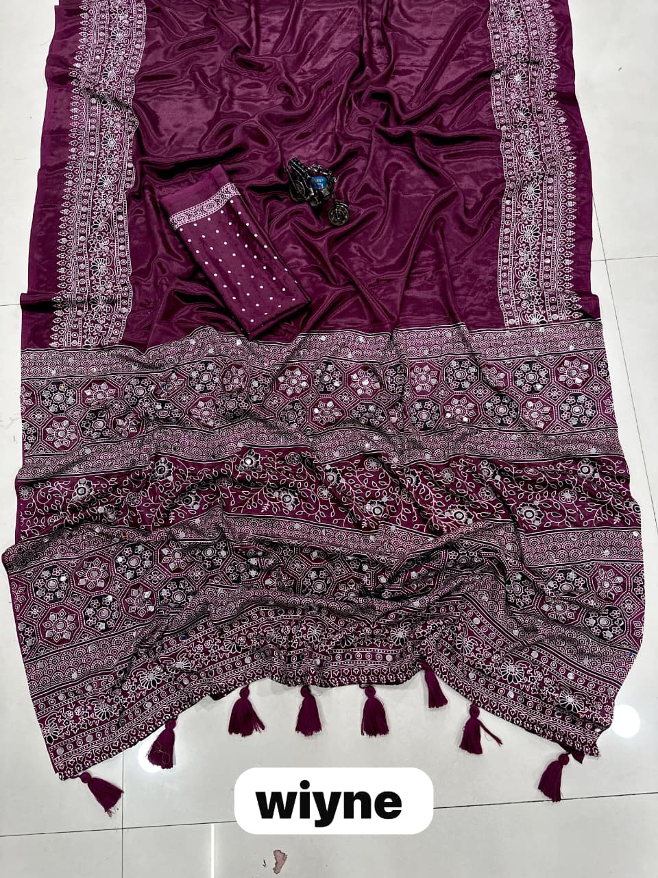 Label Tanuja-Arjakh Sartin &nbsp;viscous silk saree with designer print Sarees Rich Pallu