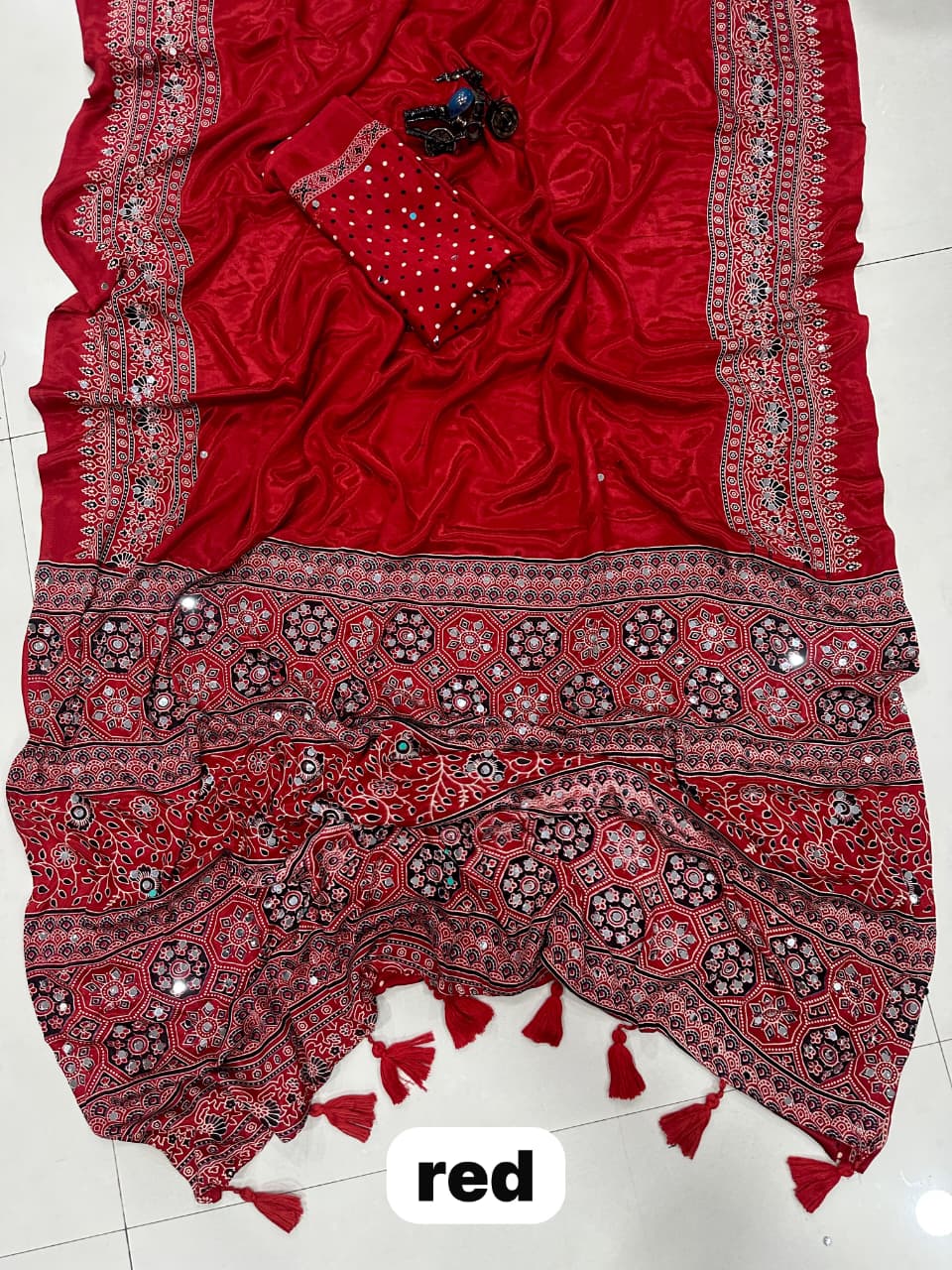 Label Tanuja-Arjakh Sartin &nbsp;viscous silk saree with designer print Sarees Rich Pallu