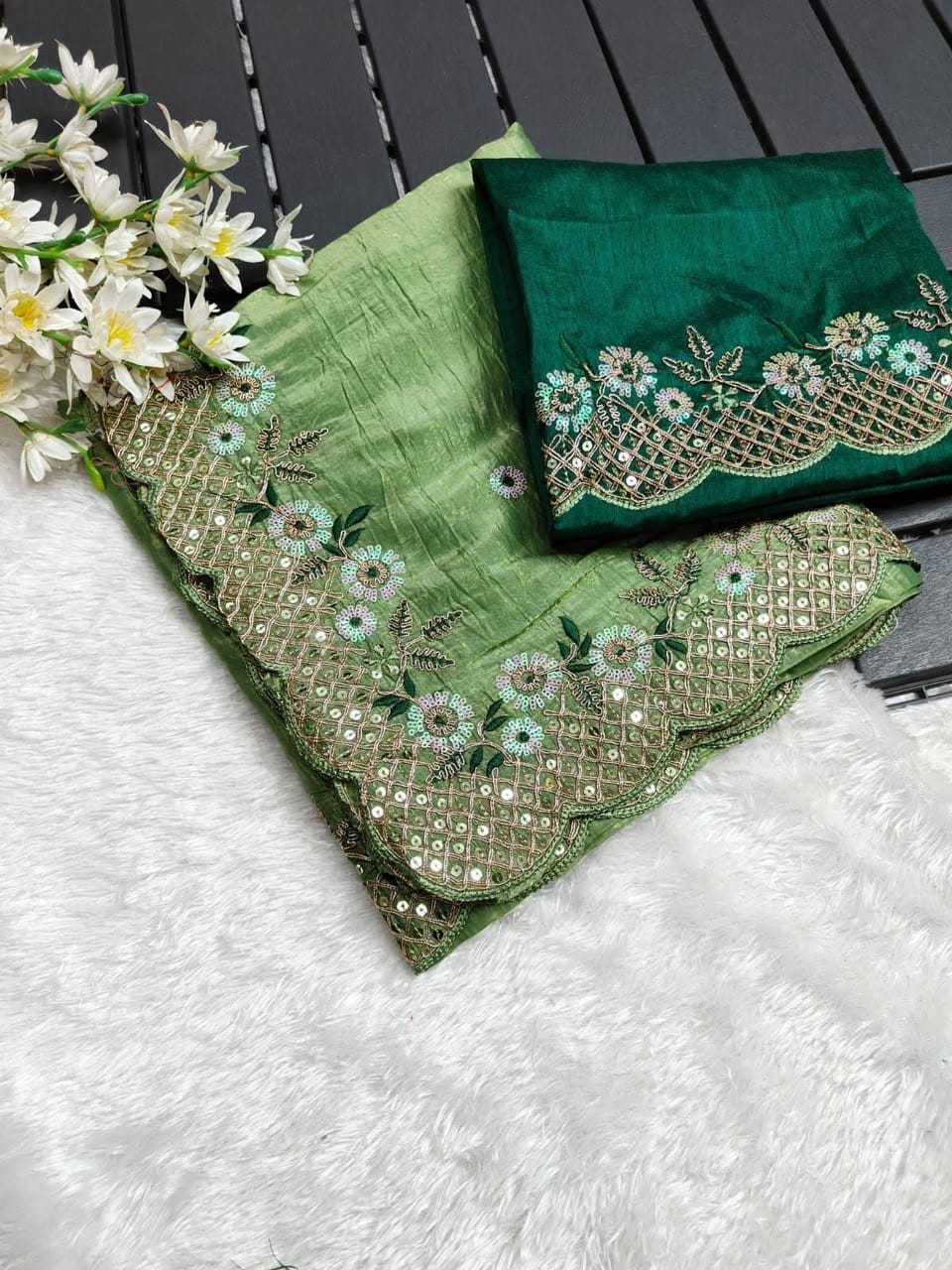 Label Tanuja-NEW TRENDING GLOD CRUSH FABRIC ON HEAVY EMBRODERY WORK SAREE