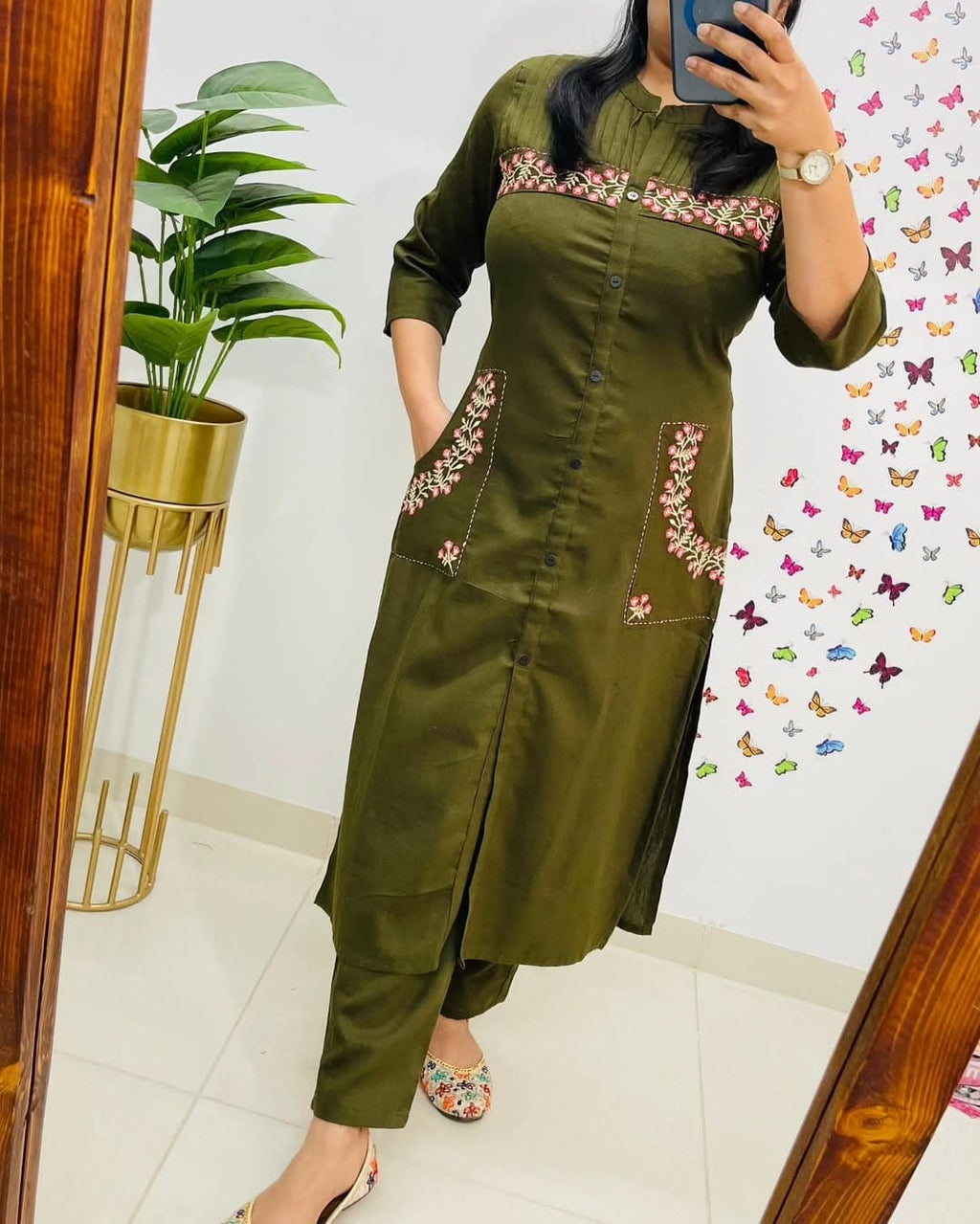 Label Tanuja-2 Piece Set