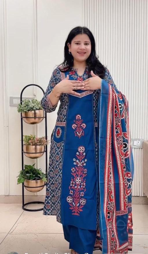 Label Tanuja-Beautiful Heavy Suit Set