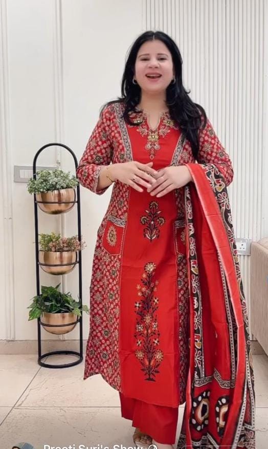 Label Tanuja-Beautiful Heavy Suit Set