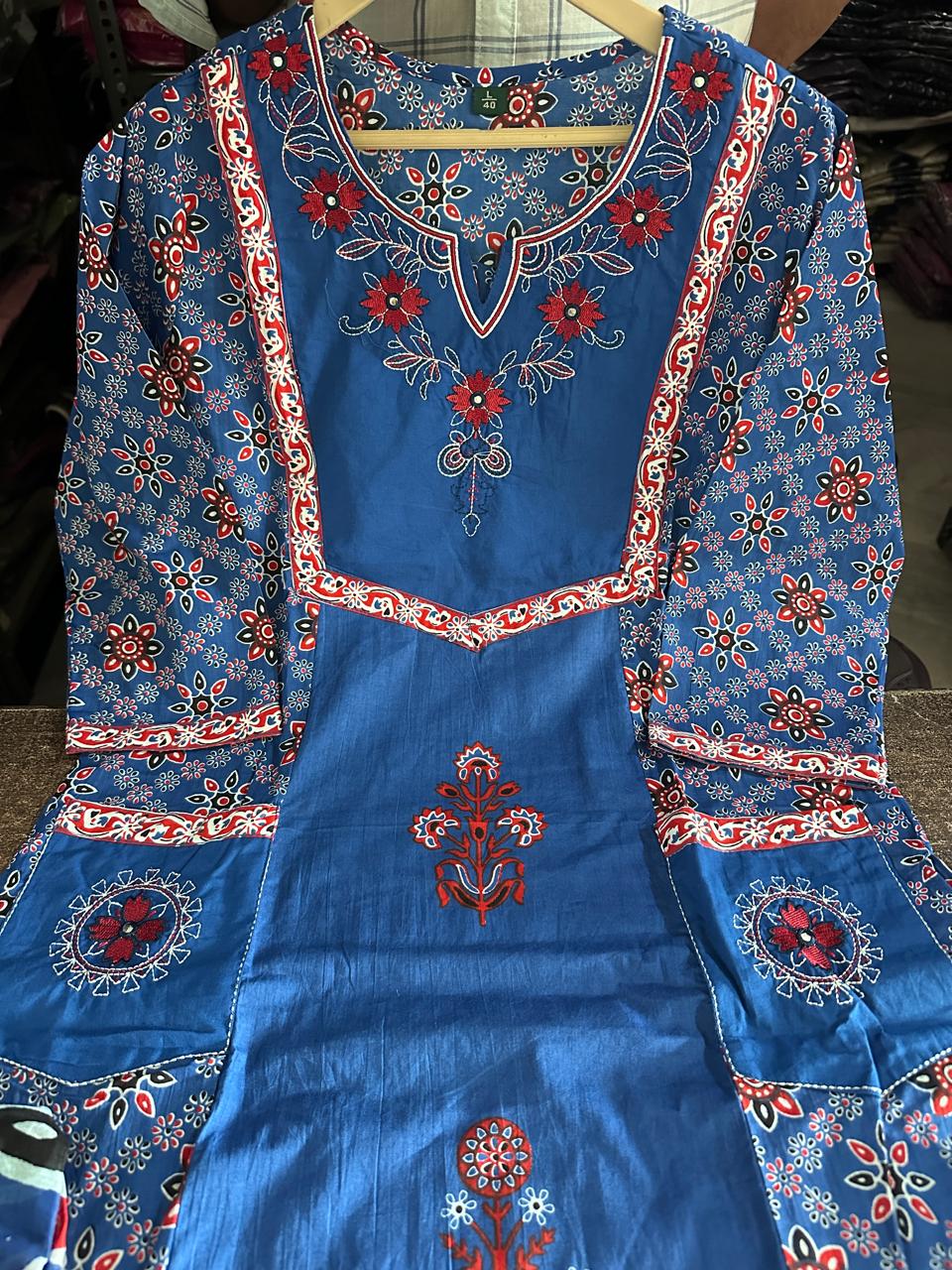 Label Tanuja-Beautiful Heavy Suit Set
