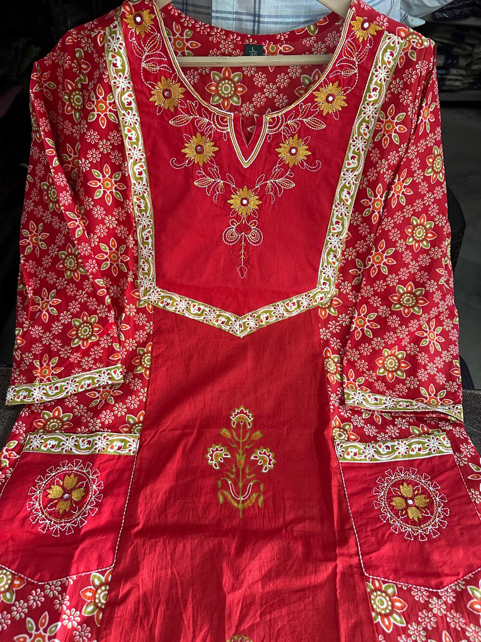 Label Tanuja-Beautiful Heavy Suit Set