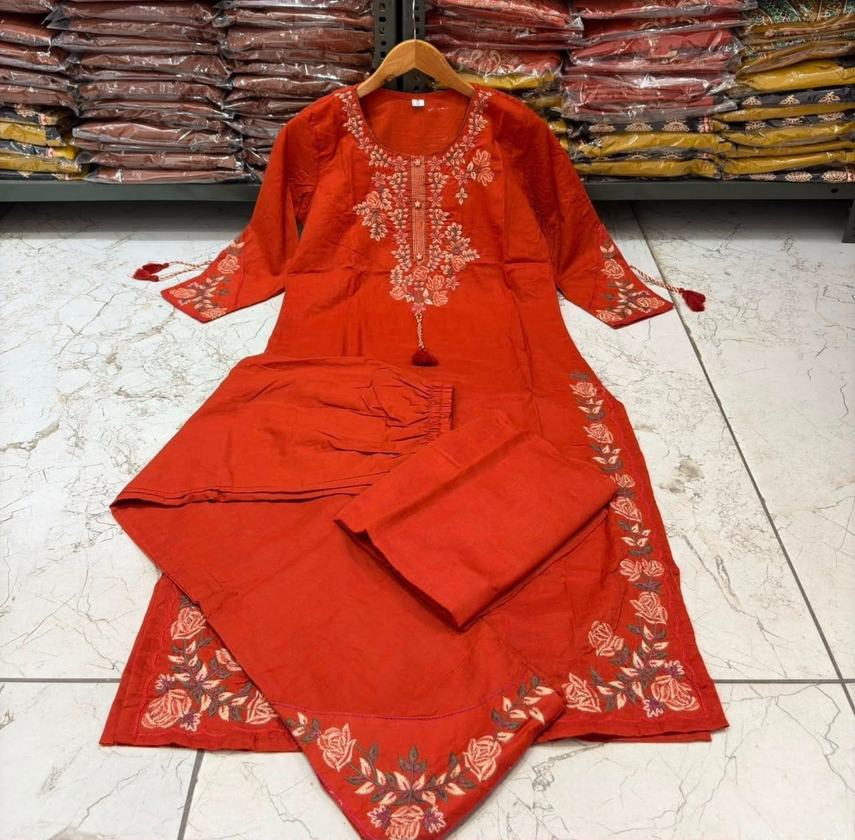 Label Tanuja-Solid Color Kurti With Pant And Dupatta