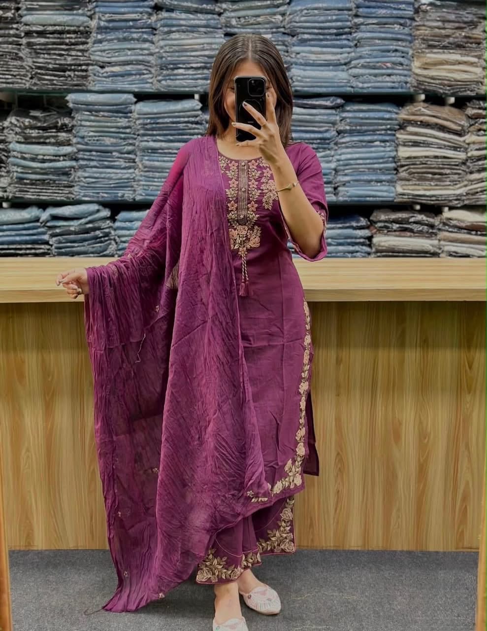 Label Tanuja-Solid Color Kurti With Pant And Dupatta