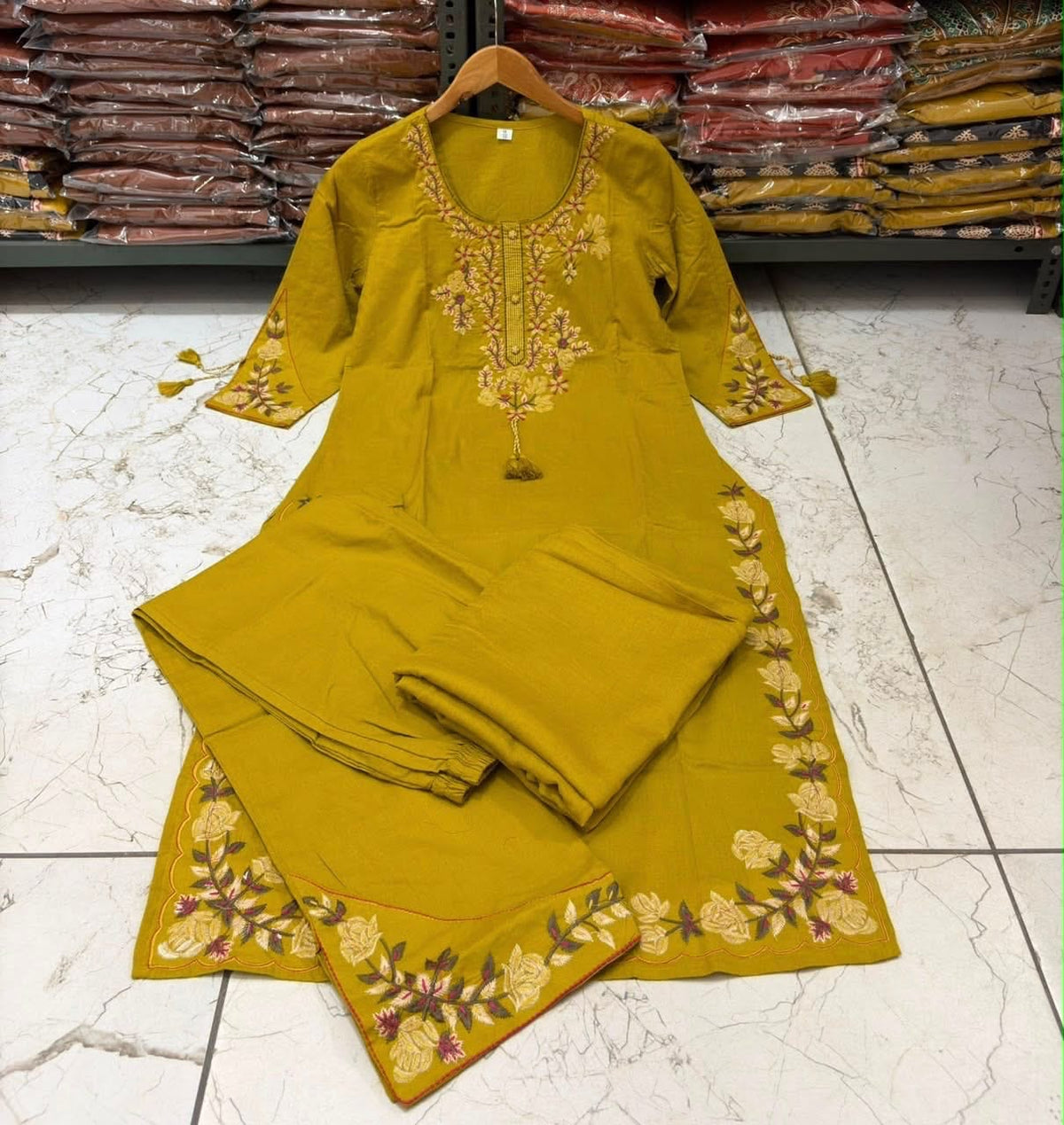 Label Tanuja-Solid Color Kurti With Pant And Dupatta