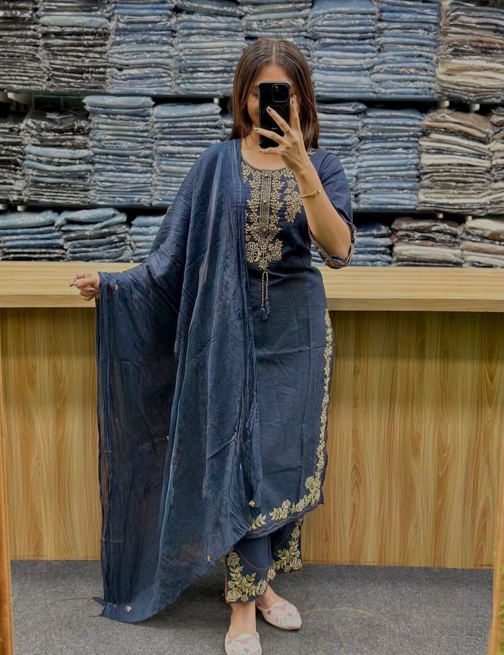 Label Tanuja-Solid Color Kurti With Pant And Dupatta